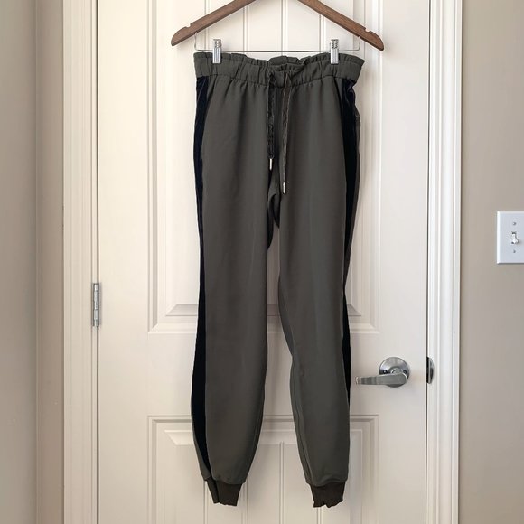 Lululemon On The Fly Jogger Velvet Trim Olive Sz 4 - Picture 3 of 13